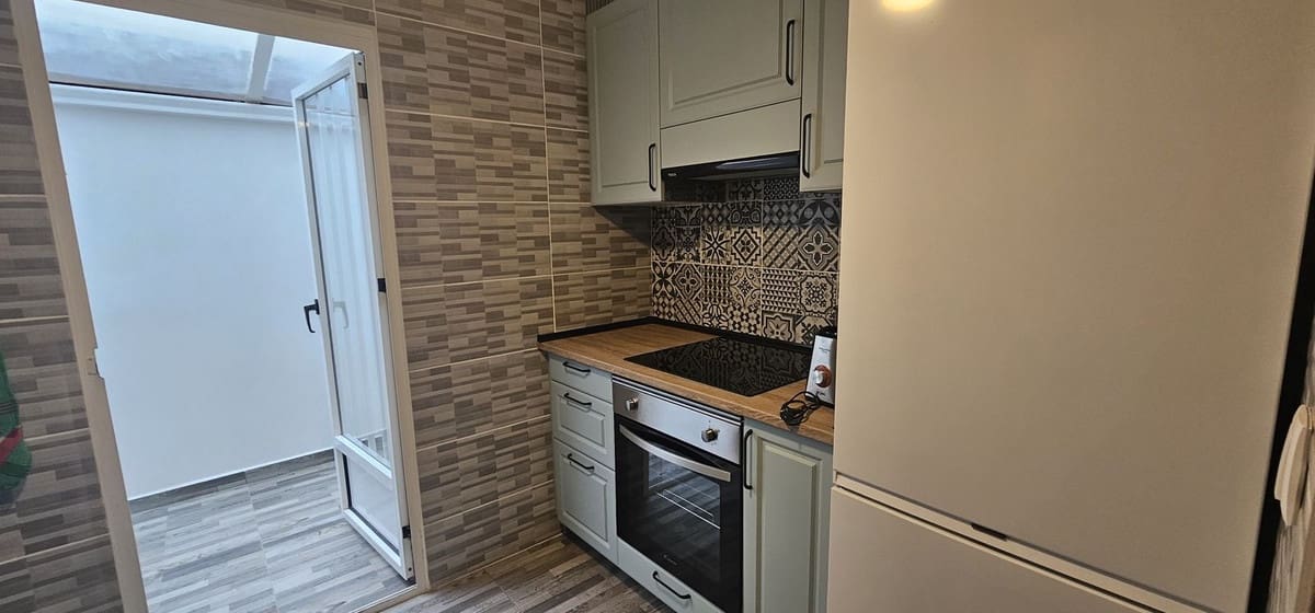 Apartamento de 2 habitaciones en Torrevieja en venta con piscina - 135.000 € (Ref: 9534396)