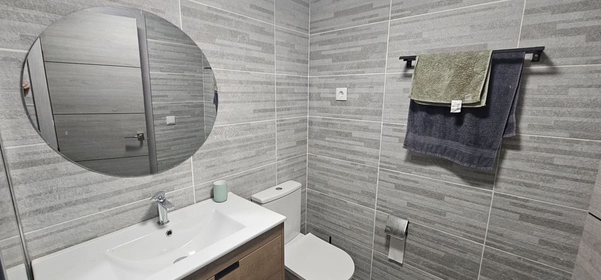 Apartamento de 2 habitaciones en Torrevieja en venta con piscina - 135.000 € (Ref: 9534396)