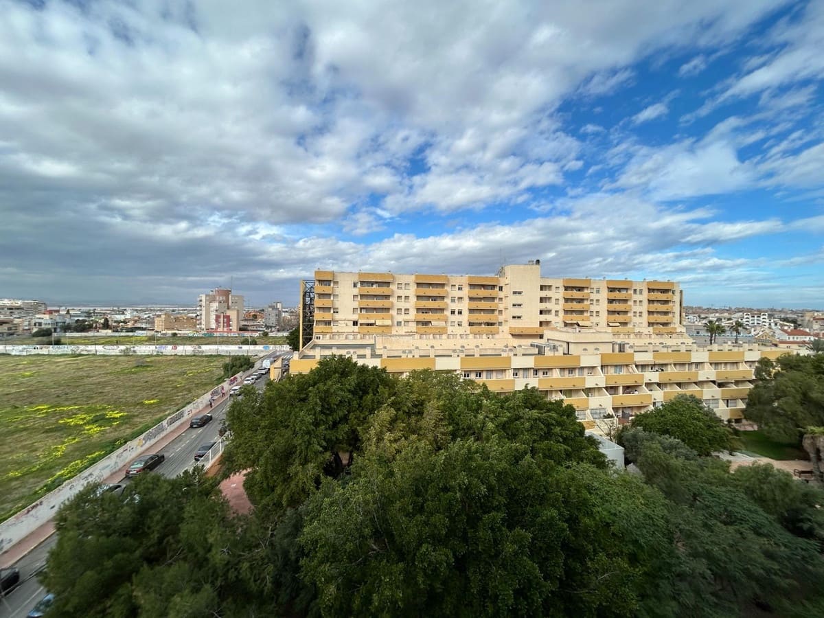 2 quarto Penthouse para venda em Torrevieja - 179 900 € (Ref: 9559194)