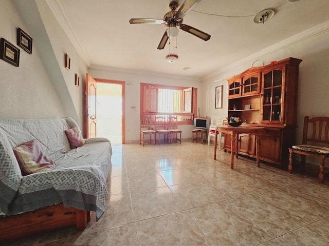 Chalet de 4 habitaciones en Guardamar del Segura en venta - 220.000 € (Ref: 9559209)