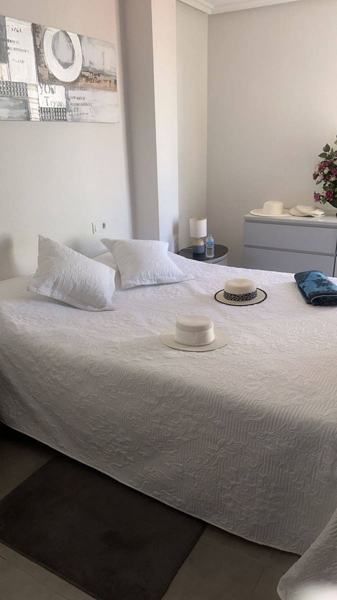 Ático de 3 habitaciones en Torrevieja en venta - 271.000 € (Ref: 9559223)