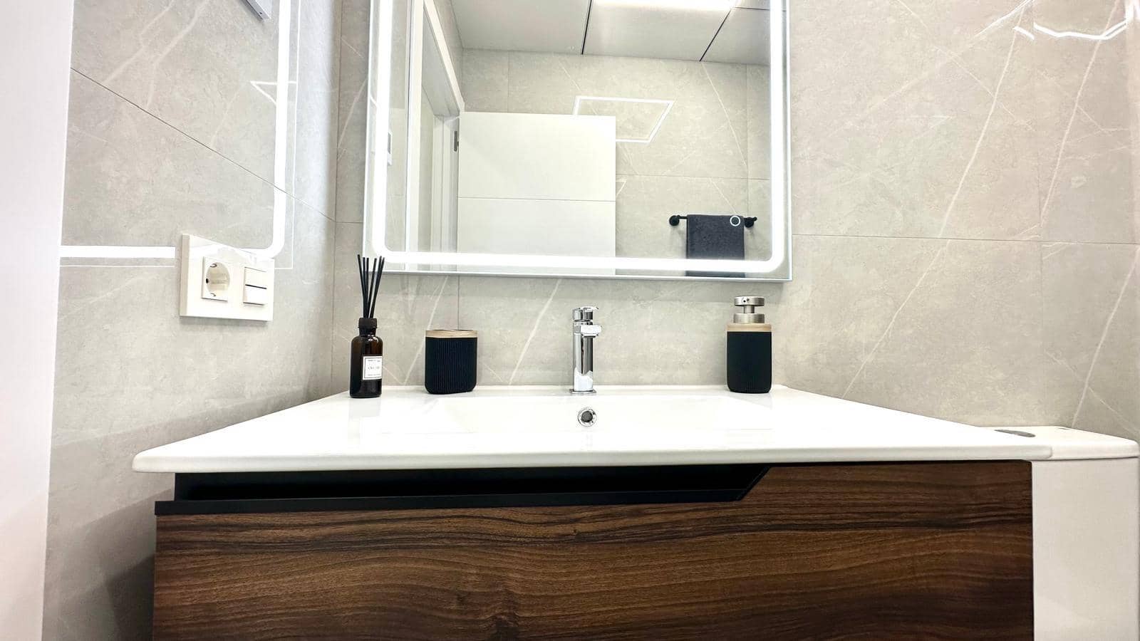 Apartamento de 2 habitaciones en Torrevieja en venta - 235.000 € (Ref: 9559230)