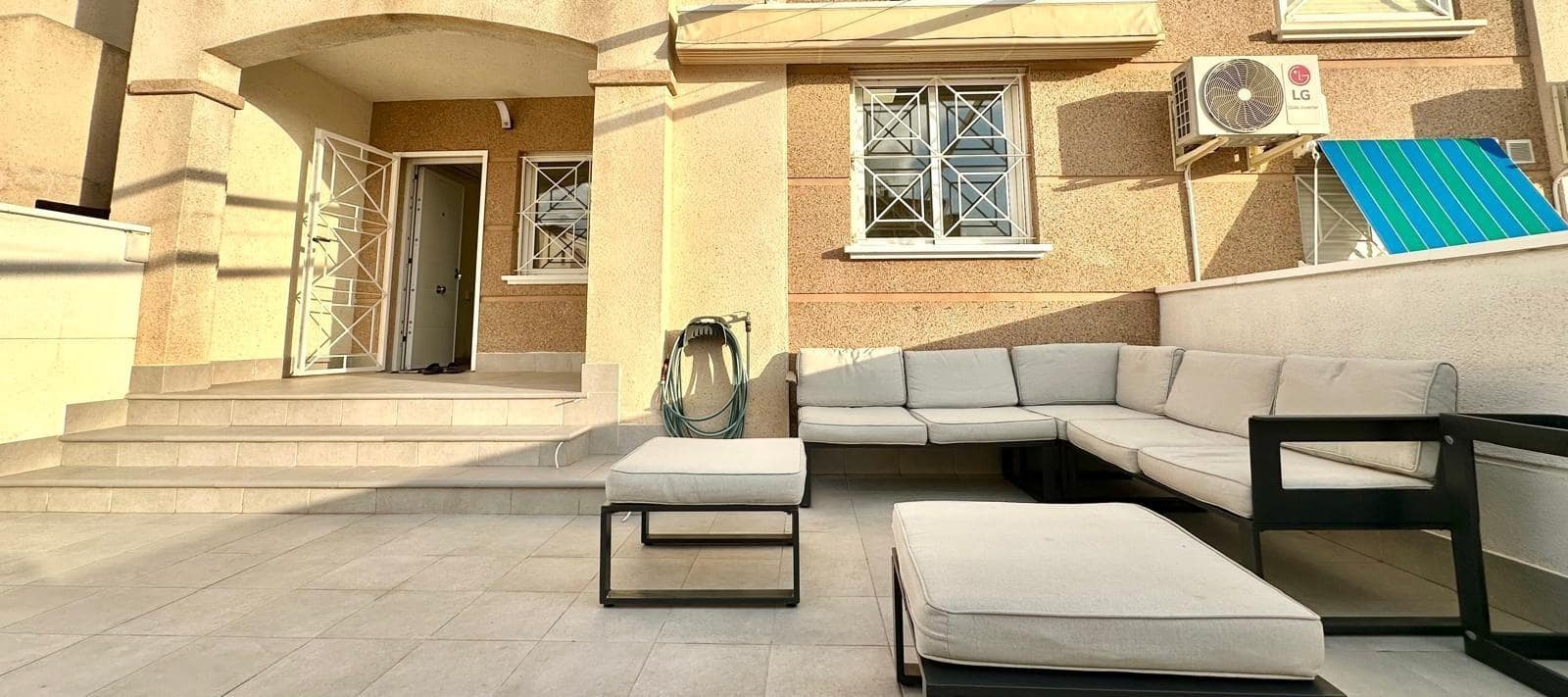 2 soveværelse Bungalow til salg i Torrevieja med swimmingpool - € 194.900 (Ref: 9559232)