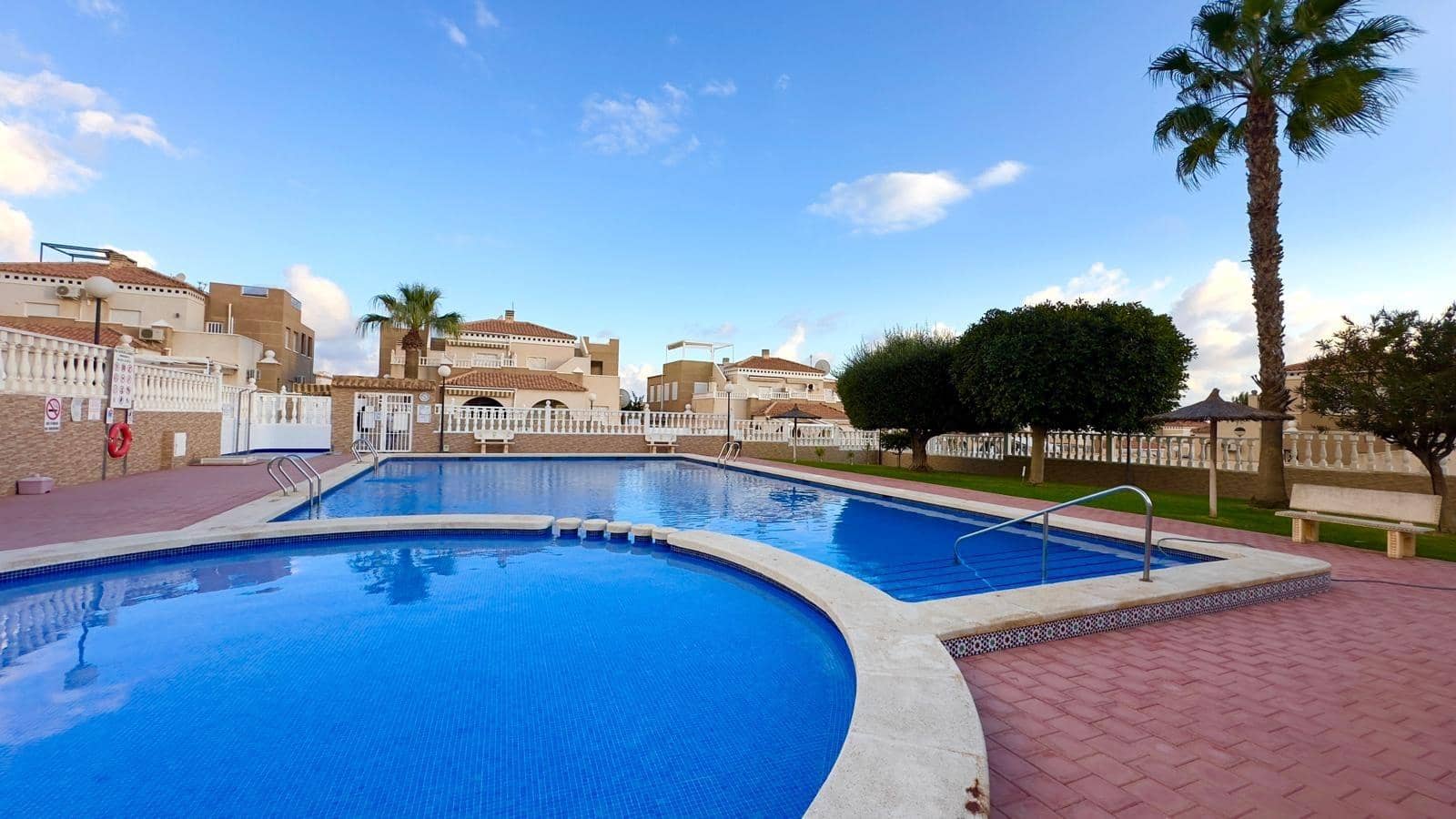 2 soveværelse Bungalow til salg i Torrevieja med swimmingpool - € 194.900 (Ref: 9559232)