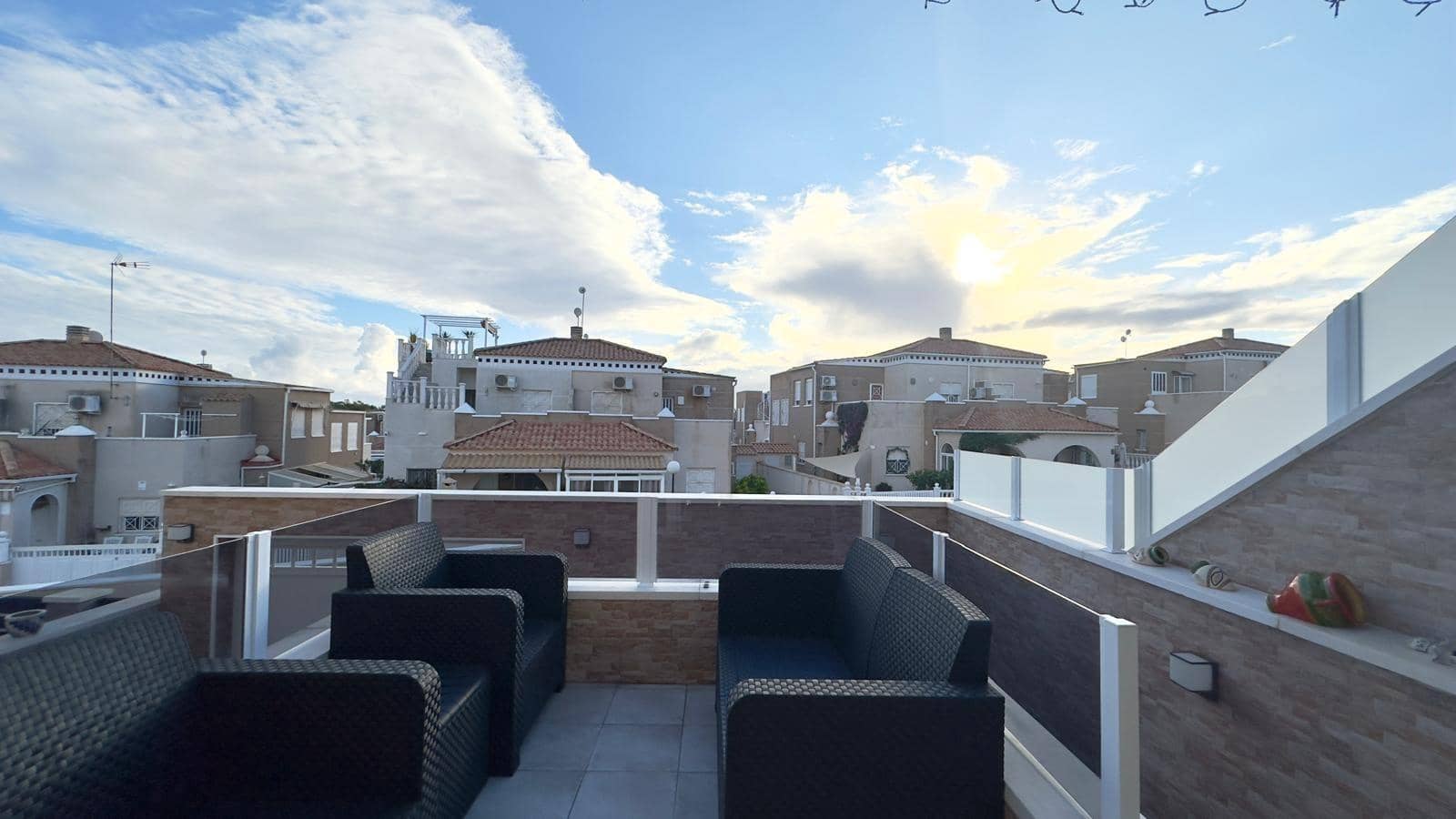 Bungalow de 2 habitaciones en Torrevieja en venta con piscina - 199.900 € (Ref: 9559234)