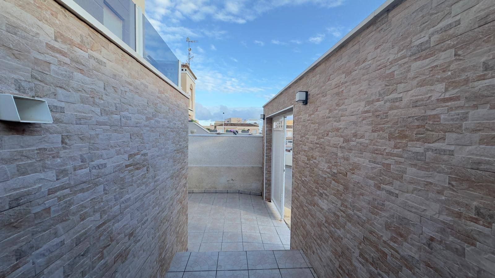 Bungalow de 2 habitaciones en Torrevieja en venta con piscina - 199.900 € (Ref: 9559234)