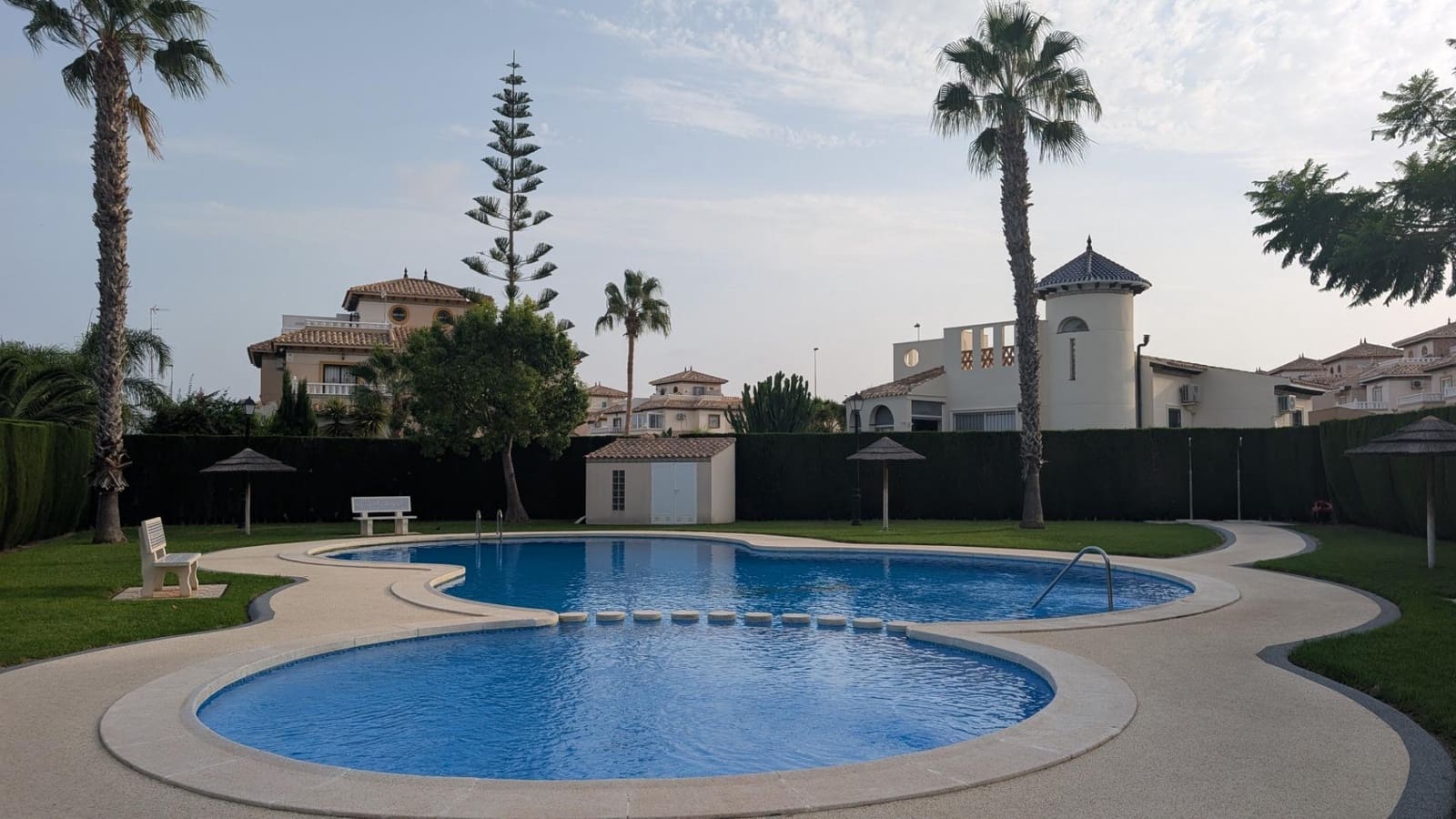 2 soveværelse Semi-Rækkehus til salg i Cabo Roig med swimmingpool - € 252.500 (Ref: 9559240)