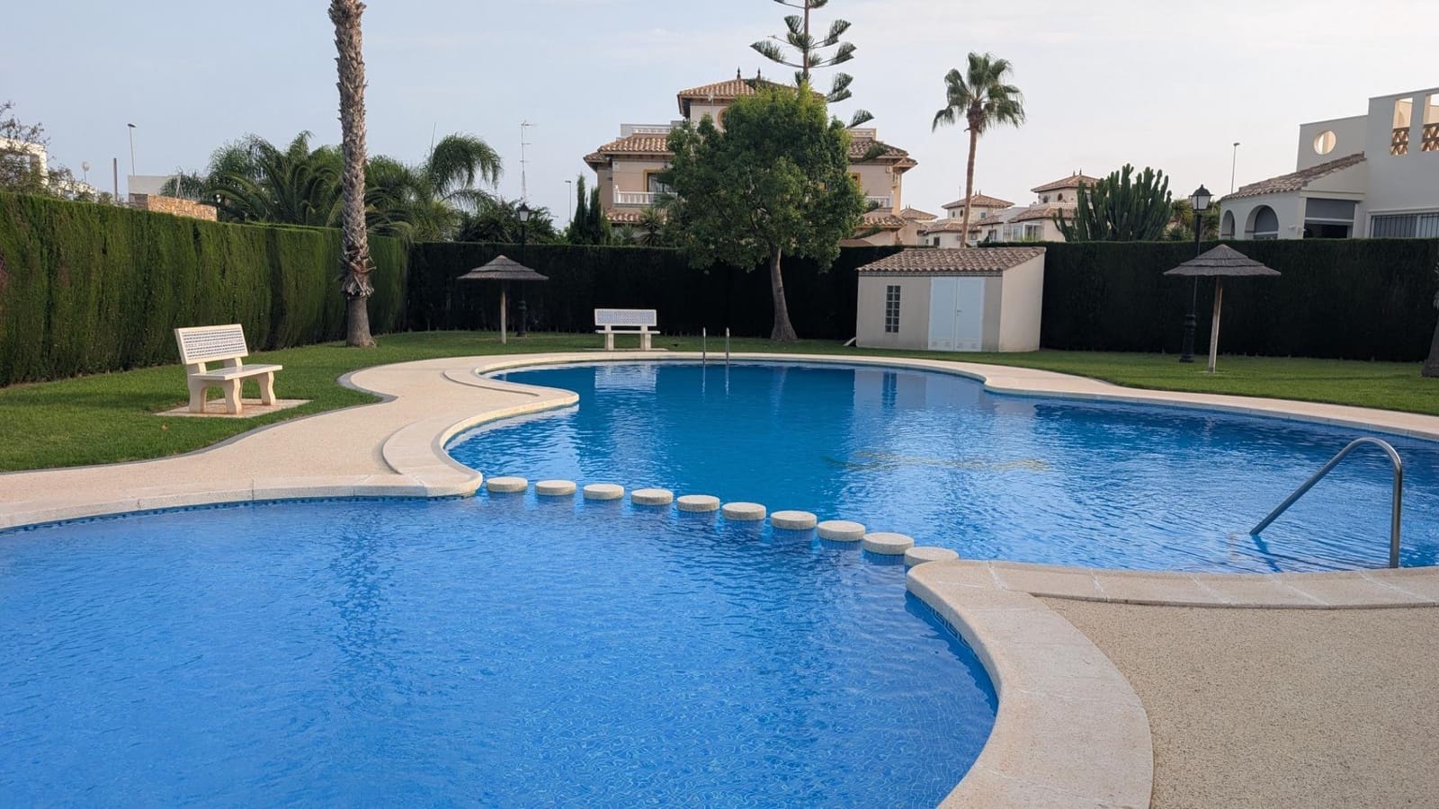 2 soveværelse Semi-Rækkehus til salg i Cabo Roig med swimmingpool - € 252.500 (Ref: 9559240)