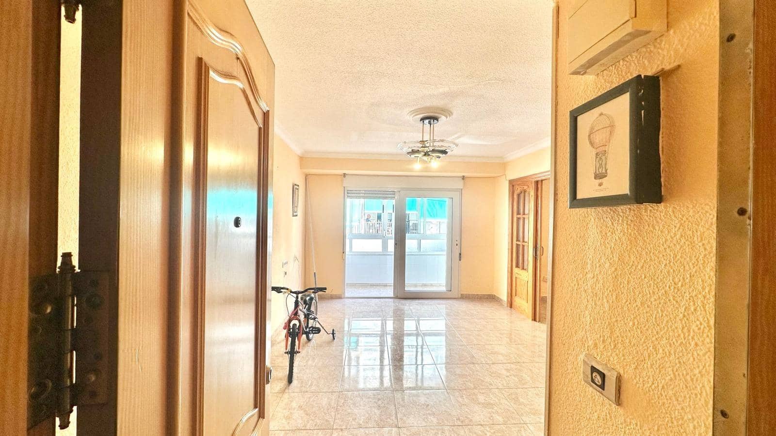 Apartamento de 3 habitaciones en Torrevieja en venta - 139.900 € (Ref: 9559244)