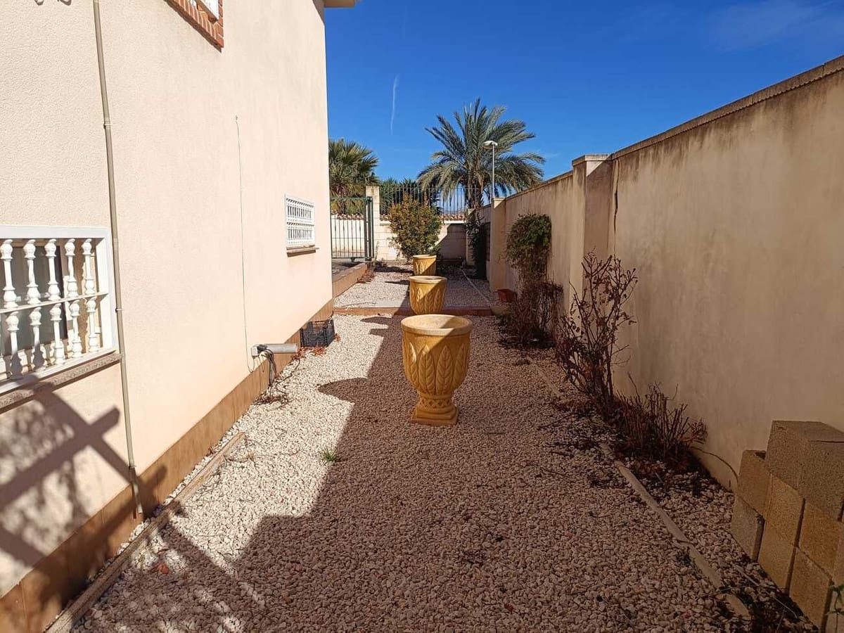 5 sovrum Villa till salu i Fortuna med pool - 265 000 € (Ref: 9596537)