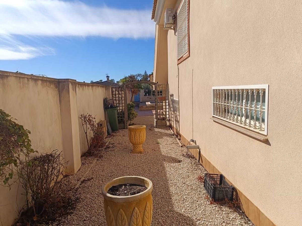 5 sovrum Villa till salu i Fortuna med pool - 265 000 € (Ref: 9596537)