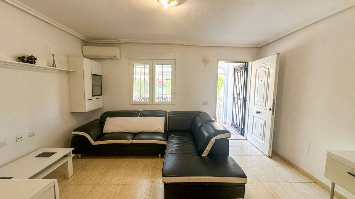 Casa de 2 habitaciones en Torrevieja en venta con piscina - 179.000 € (Ref: 9596553)