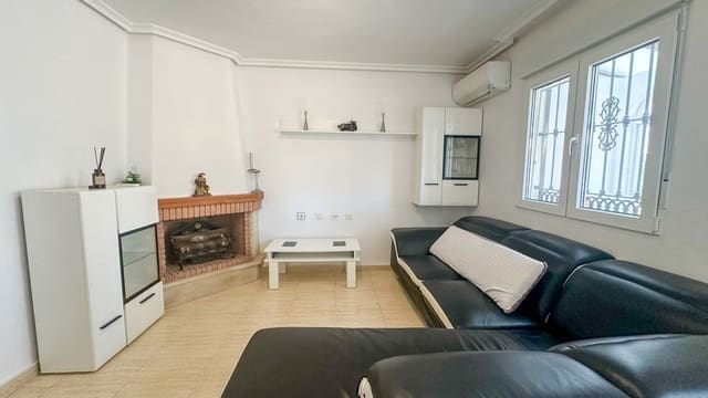 Casa de 2 habitaciones en Puerto Deportivo, Torrevieja en venta con piscina - 179.000 € (Ref: 9596553)