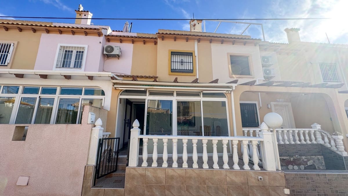 Casa de 2 habitaciones en Torrevieja en venta con piscina - 179.000 € (Ref: 9596553)