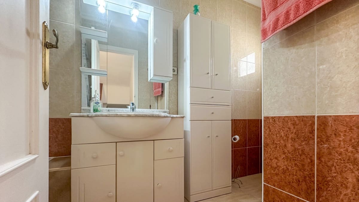 Casa de 2 habitaciones en Torrevieja en venta con piscina - 179.000 € (Ref: 9596553)