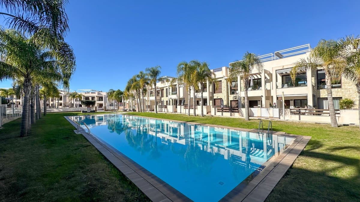 3 chambre Appartement à vendre à Torrevieja avec piscine garage - 329 000 € (Ref: 9596556)