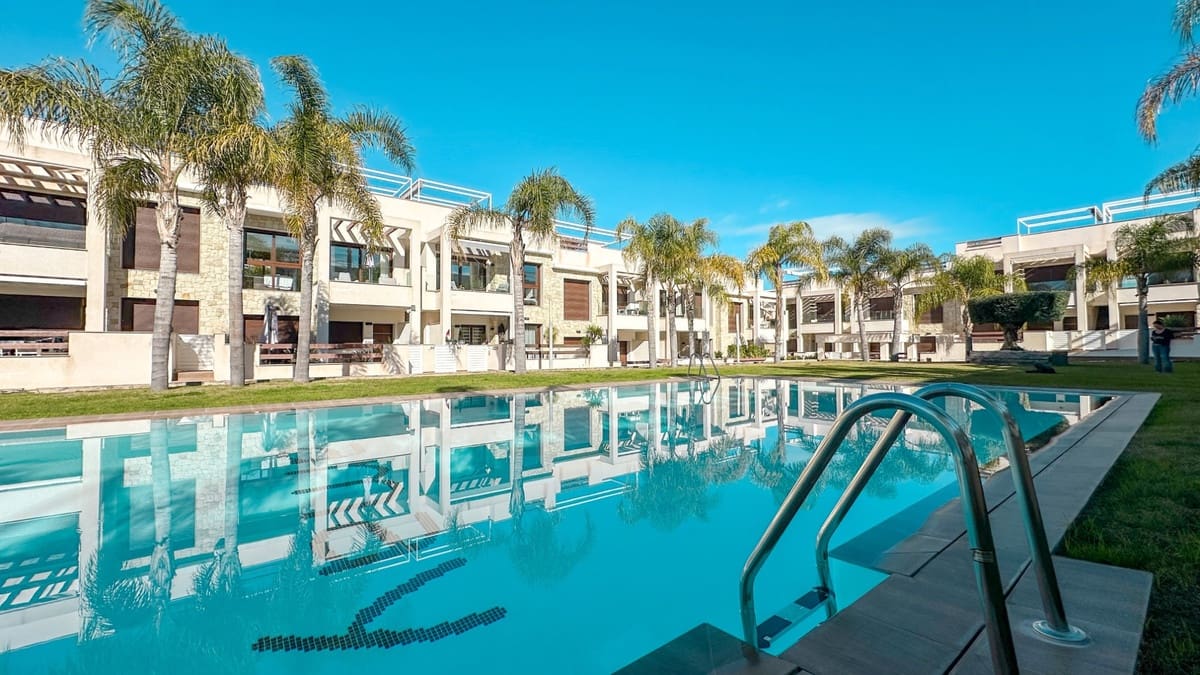 3 chambre Appartement à vendre à Torrevieja avec piscine garage - 329 000 € (Ref: 9596556)