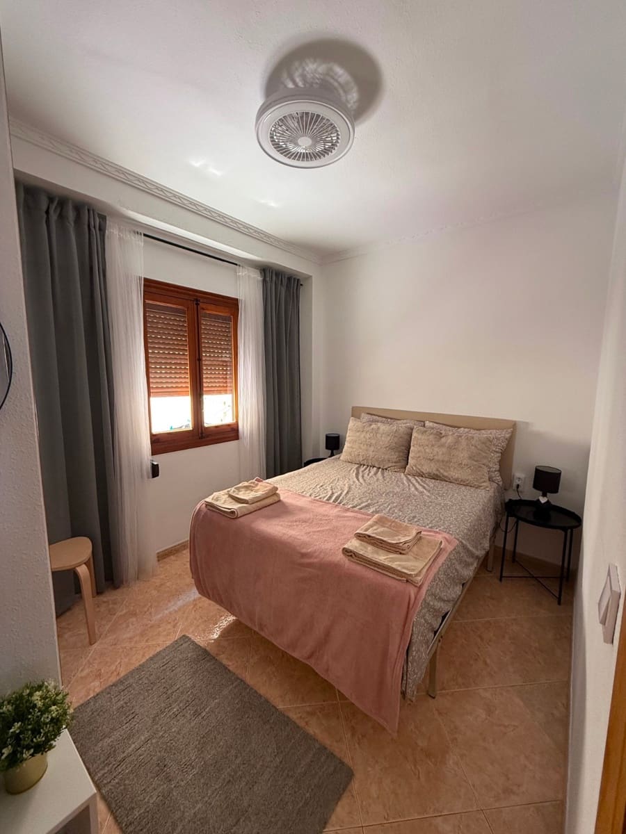 Apartamento de 2 habitaciones en Torrevieja en venta - 145.000 € (Ref: 9596557)