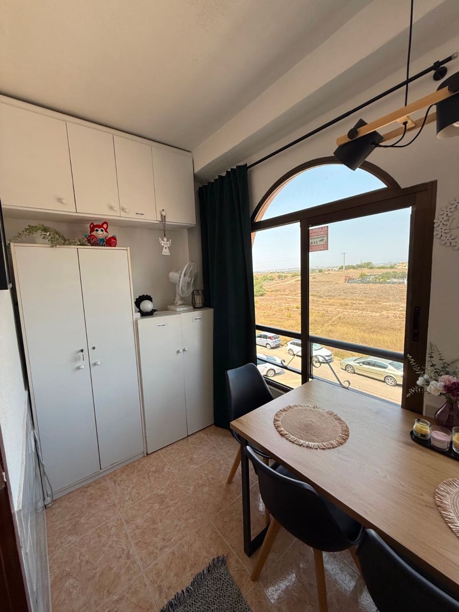 Apartamento de 2 habitaciones en Torrevieja en venta - 145.000 € (Ref: 9596557)