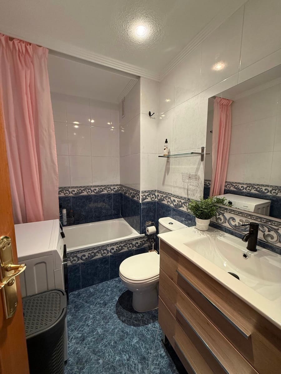 Apartamento de 2 habitaciones en Torrevieja en venta - 145.000 € (Ref: 9596557)