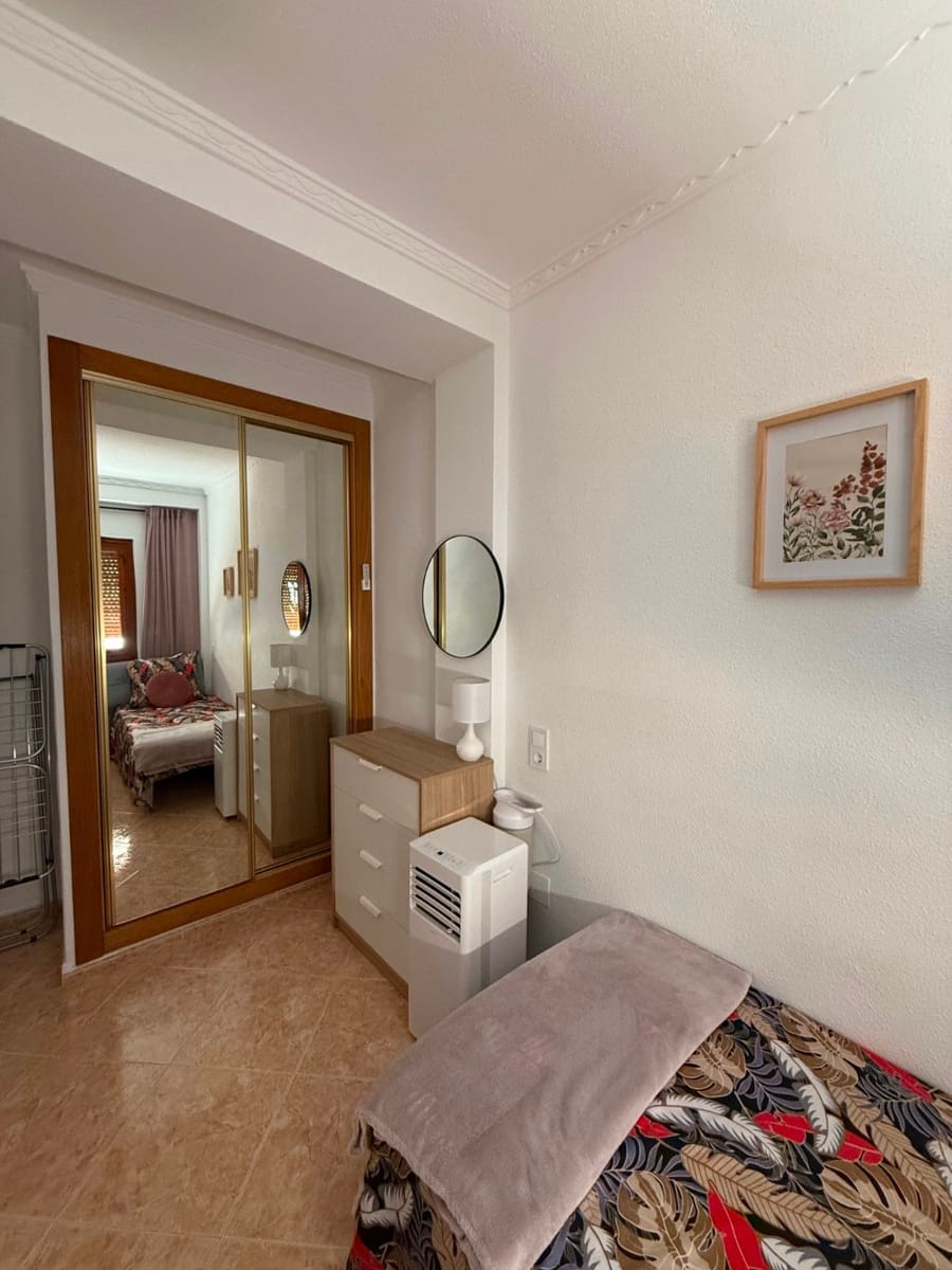 Apartamento de 2 habitaciones en Torrevieja en venta - 145.000 € (Ref: 9596557)