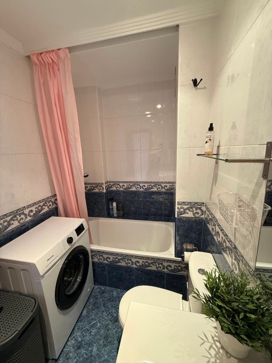 Apartamento de 2 habitaciones en Torrevieja en venta - 145.000 € (Ref: 9596557)