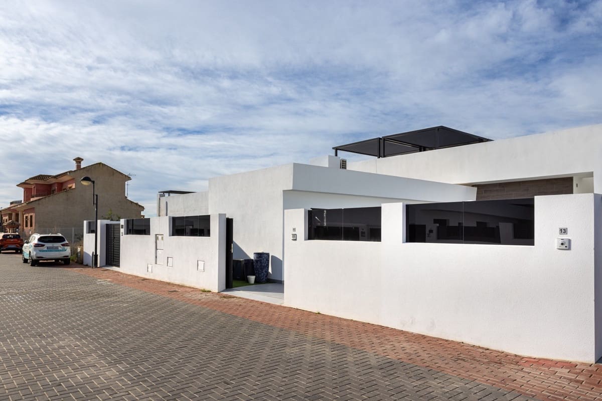 3 bedroom Villa for sale in Roldan with pool - € 285,000 (Ref: 9596558)