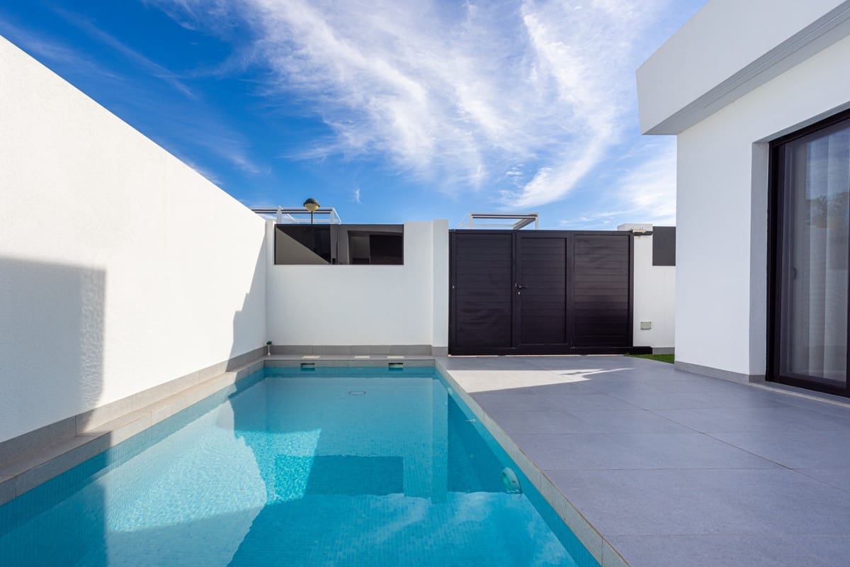 3 bedroom Villa for sale in Roldan with pool - € 285,000 (Ref: 9596558)