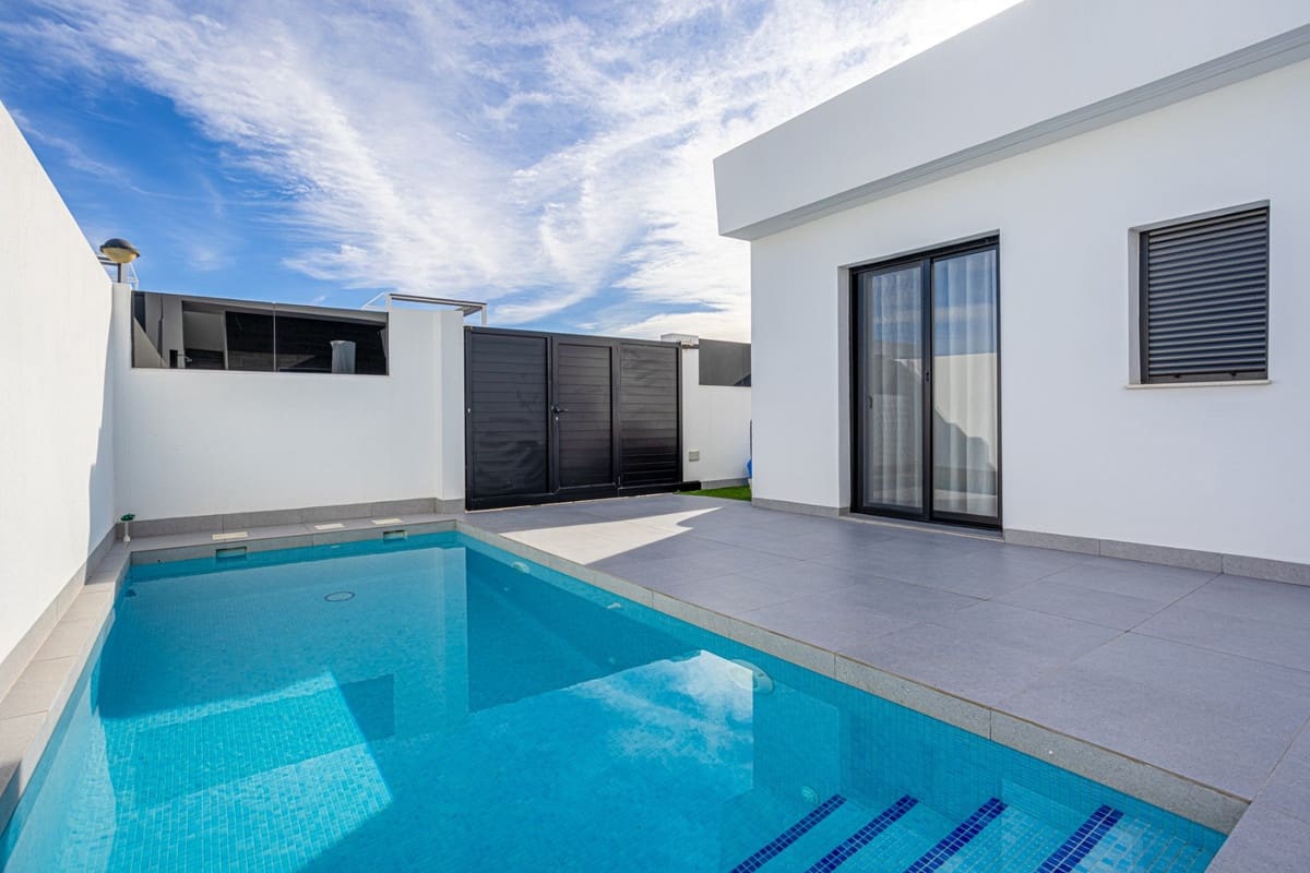 3 bedroom Villa for sale in Roldan with pool - € 285,000 (Ref: 9596558)