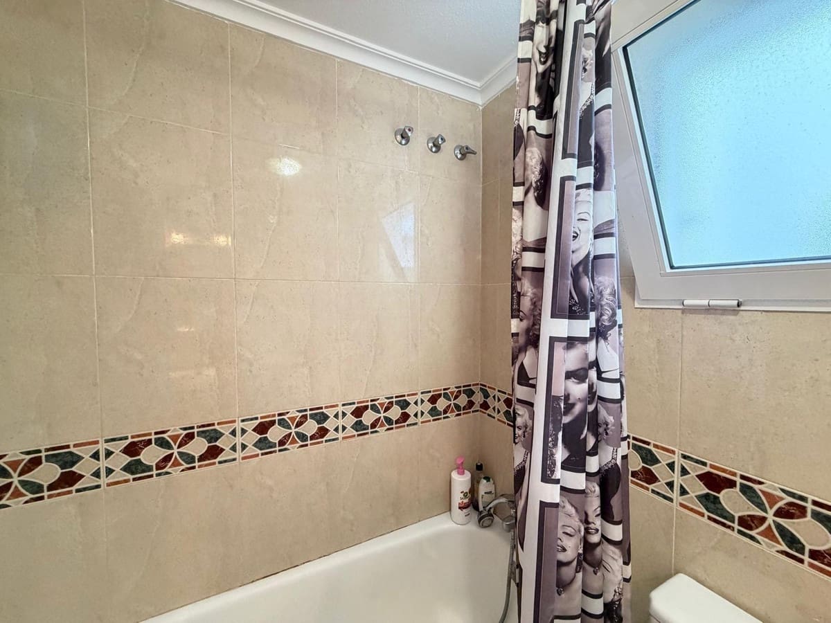 2 makuuhuone Huoneisto myytävänä paikassa Torrevieja - 179 000 € (Ref: 9596560)