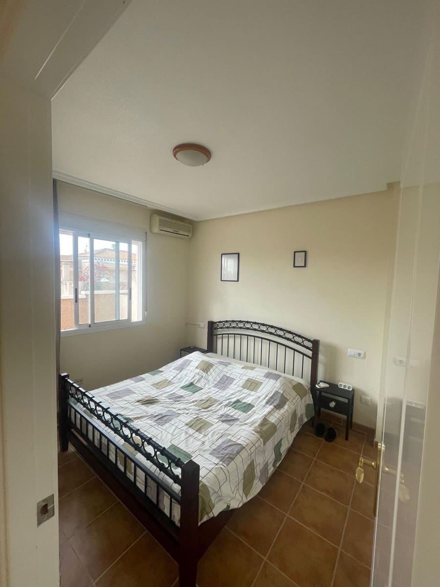 3 quarto Moradia Geminada para venda em Torrevieja com piscina - 262 000 € (Ref: 9601494)