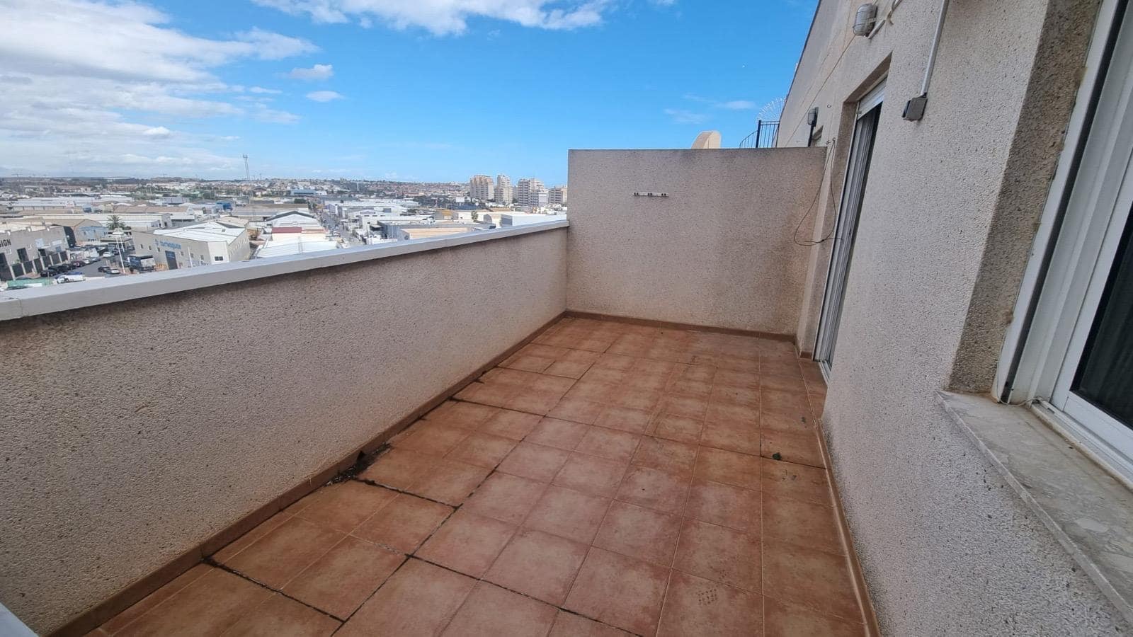 2 makuuhuone Kattohuoneisto myytävänä paikassa Torrevieja mukana uima-altaan - 160 000 € (Ref: 9601495)