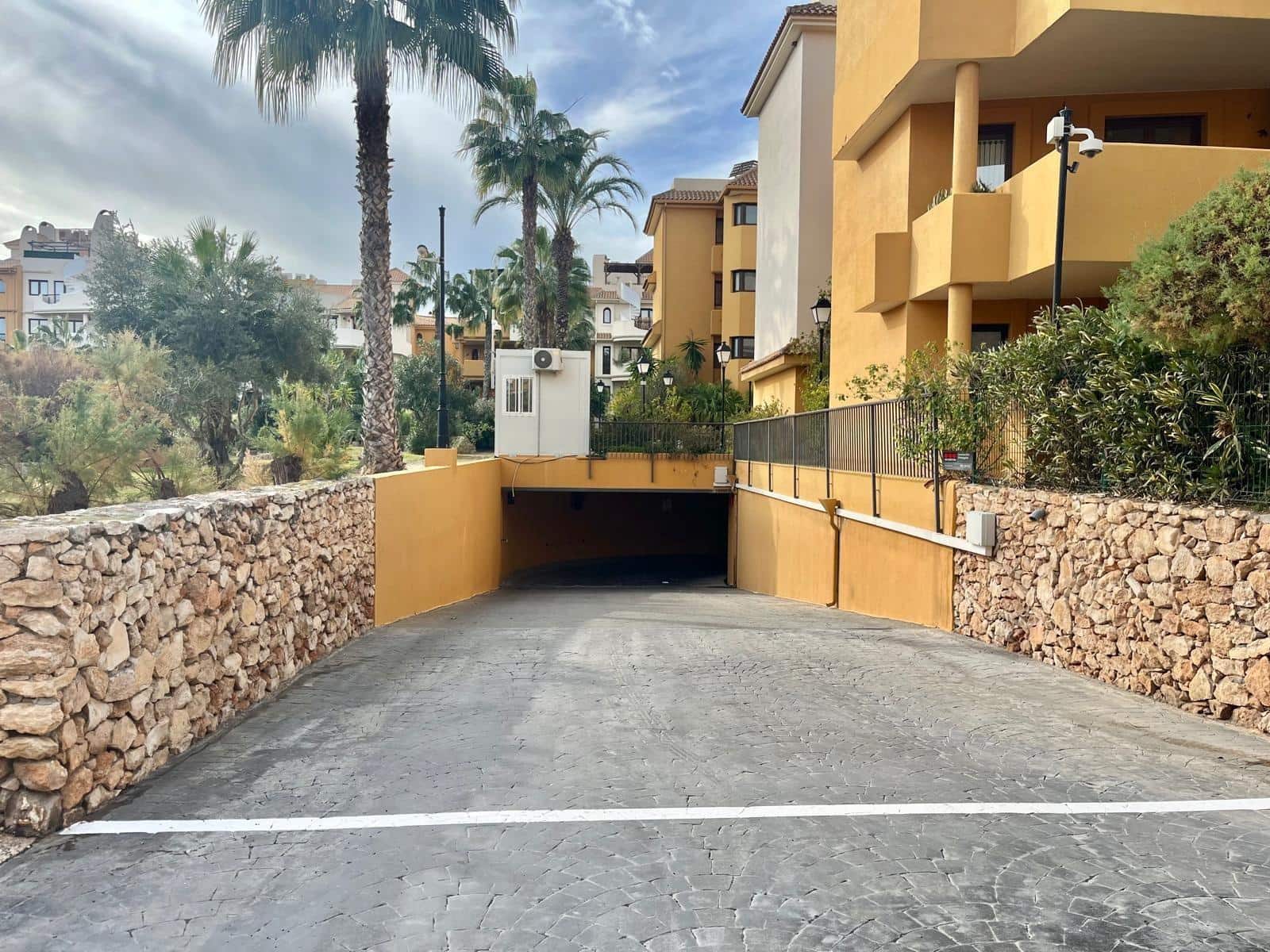 Bungalow de 2 habitaciones en Torrevieja en venta con piscina - 230.000 € (Ref: 9601500)