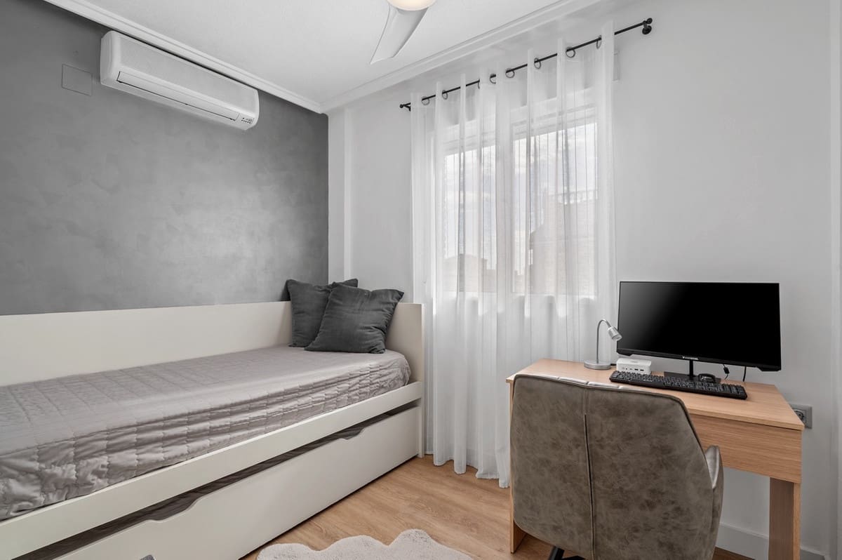 5 bedroom Apartment for sale in Rojales with pool - € 276,000 (Ref: 9601509)