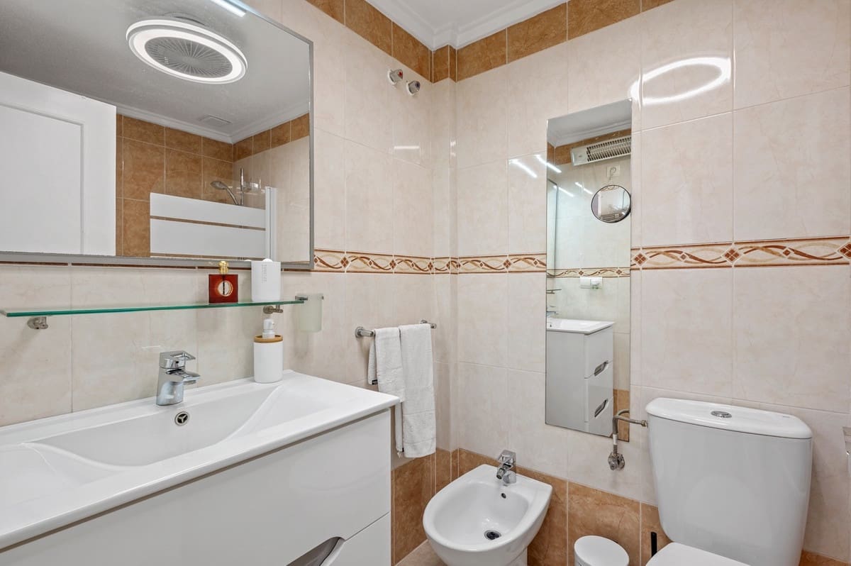 5 bedroom Apartment for sale in Rojales with pool - € 276,000 (Ref: 9601509)