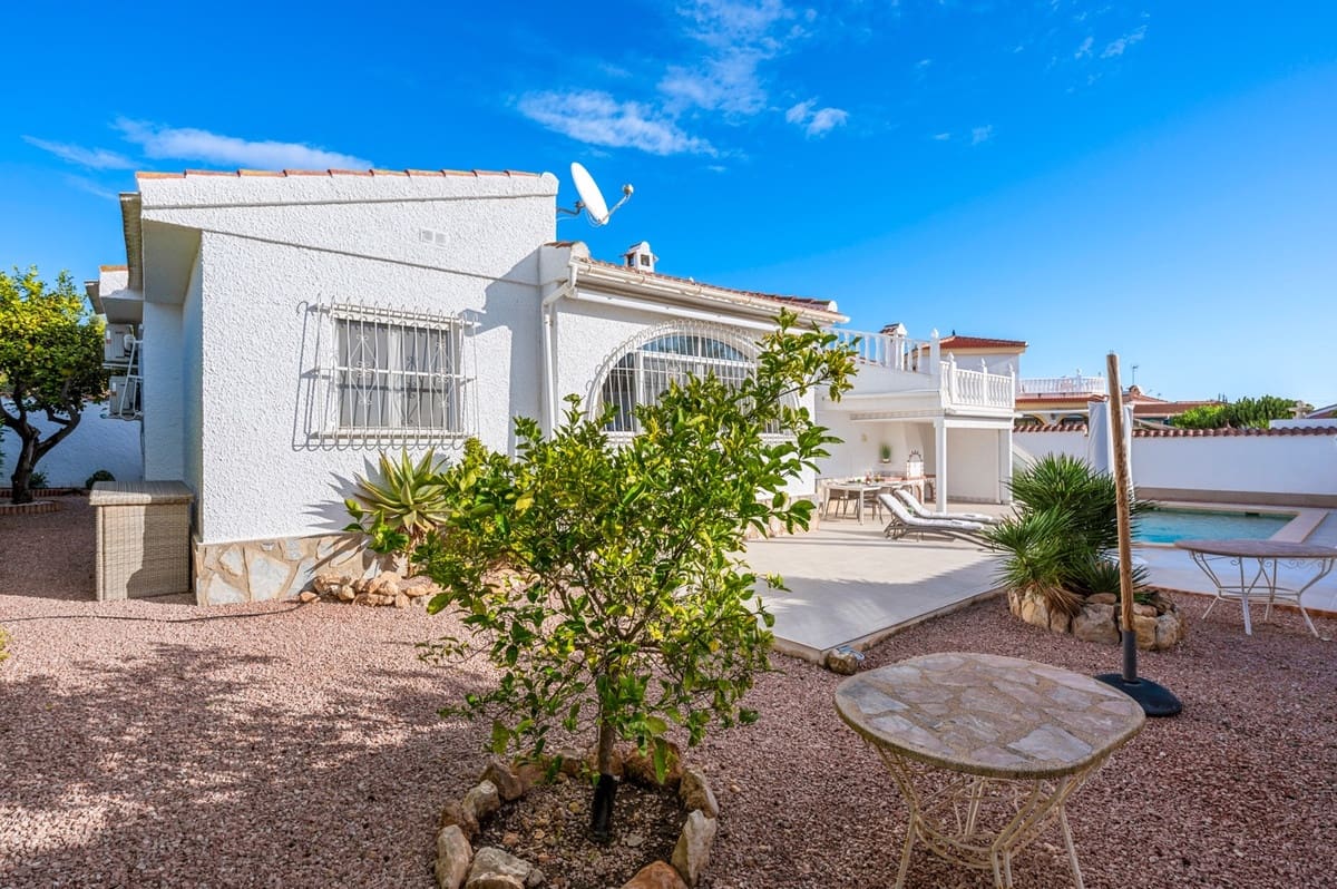 3 bedroom Villa for sale in Rojales with pool garage - € 445,000 (Ref: 9601515)