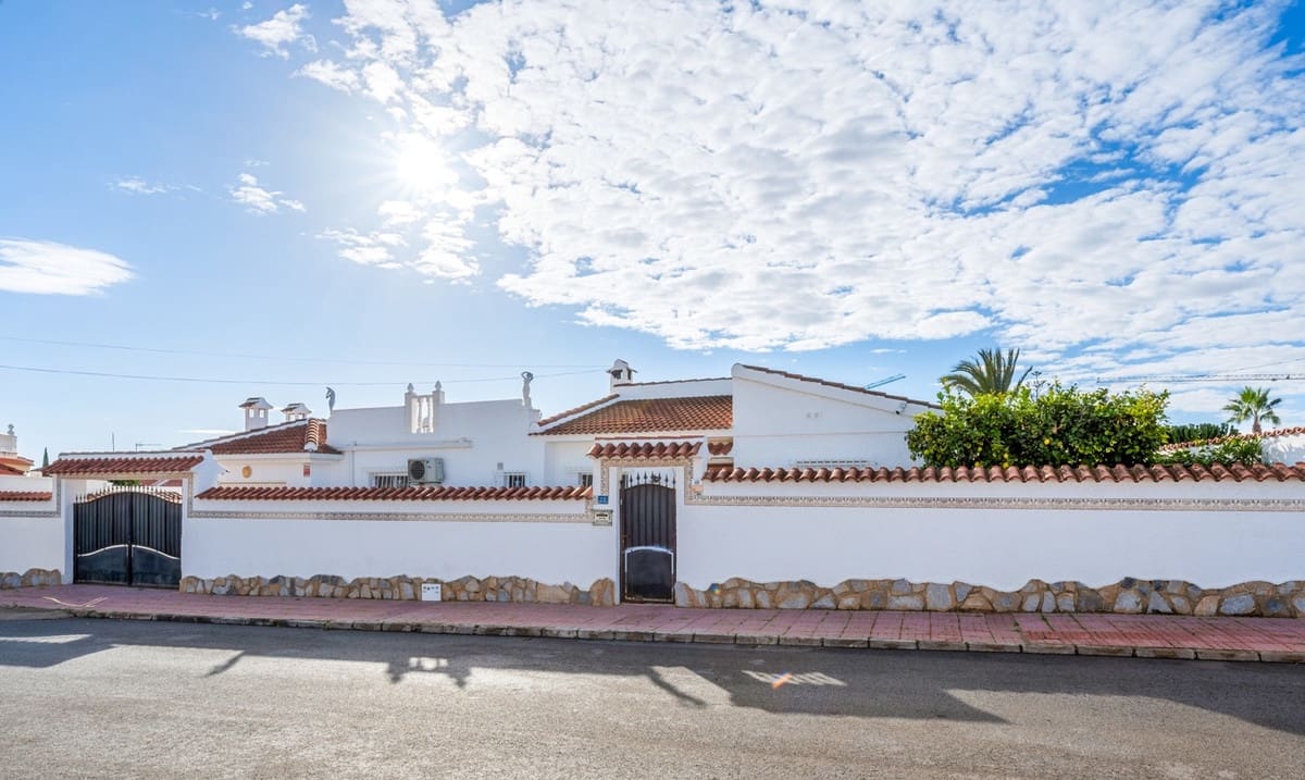 3 bedroom Villa for sale in Rojales with pool garage - € 445,000 (Ref: 9601515)