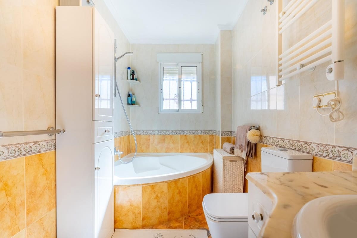 2 makuuhuone Huoneisto myytävänä paikassa Orihuela mukana uima-altaan - 258 500 € (Ref: 9619636)