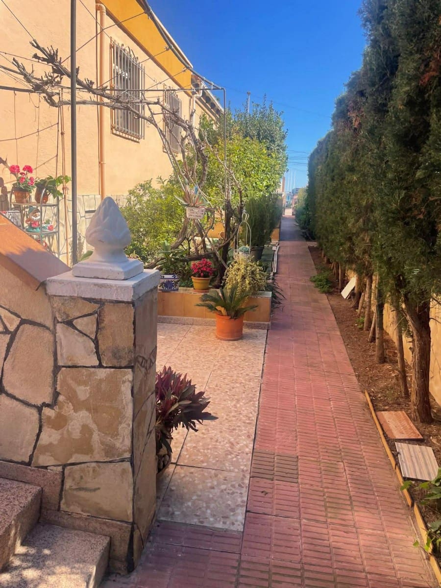 3 bedroom Villa for sale in La Mata with garage - € 179,000 (Ref: 9619637)