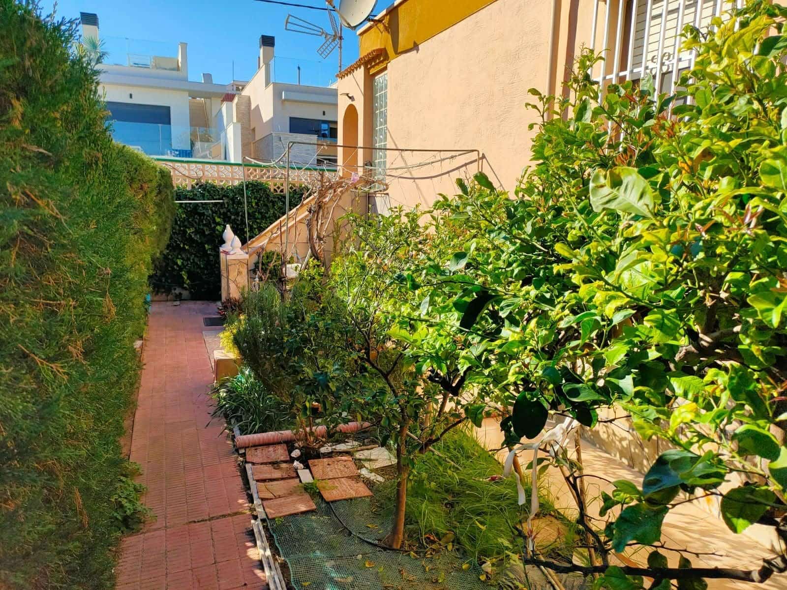 3 bedroom Villa for sale in La Mata with garage - € 179,000 (Ref: 9619637)