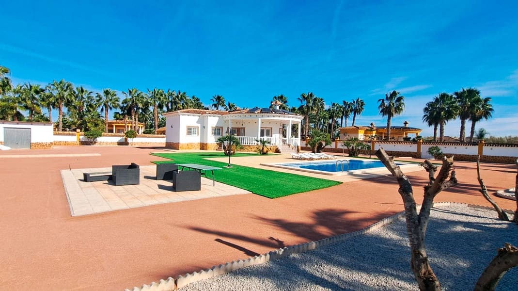 3 bedroom Villa for sale in Catral with pool garage - € 430,000 (Ref: 9619638)