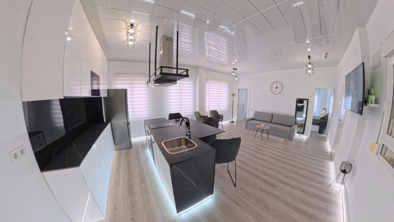 2 bedroom Apartment for sale in Torrevieja - € 179,950 (Ref: 9619644)