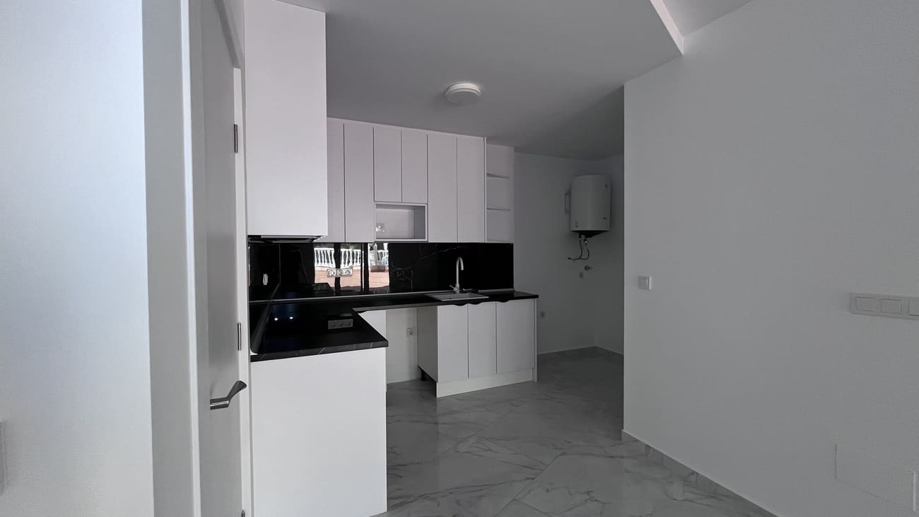 2 sypialnia Bungalow na sprzedaż w Torrevieja z basenem garażem - 255 000 € (Ref: 9619658)