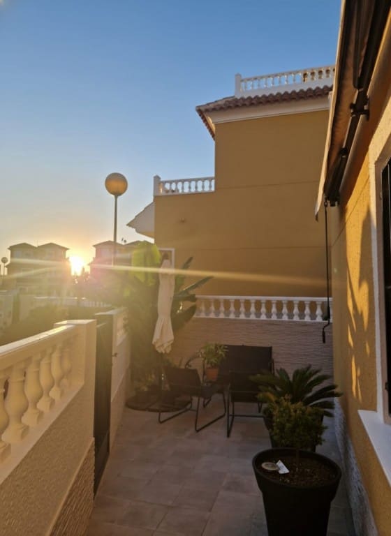 3 bedroom Apartment for sale in Playa Flamenca with pool - € 297,000 (Ref: 9619659)