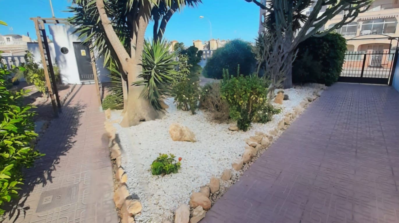 3 bedroom Apartment for sale in Playa Flamenca with pool - € 297,000 (Ref: 9619659)