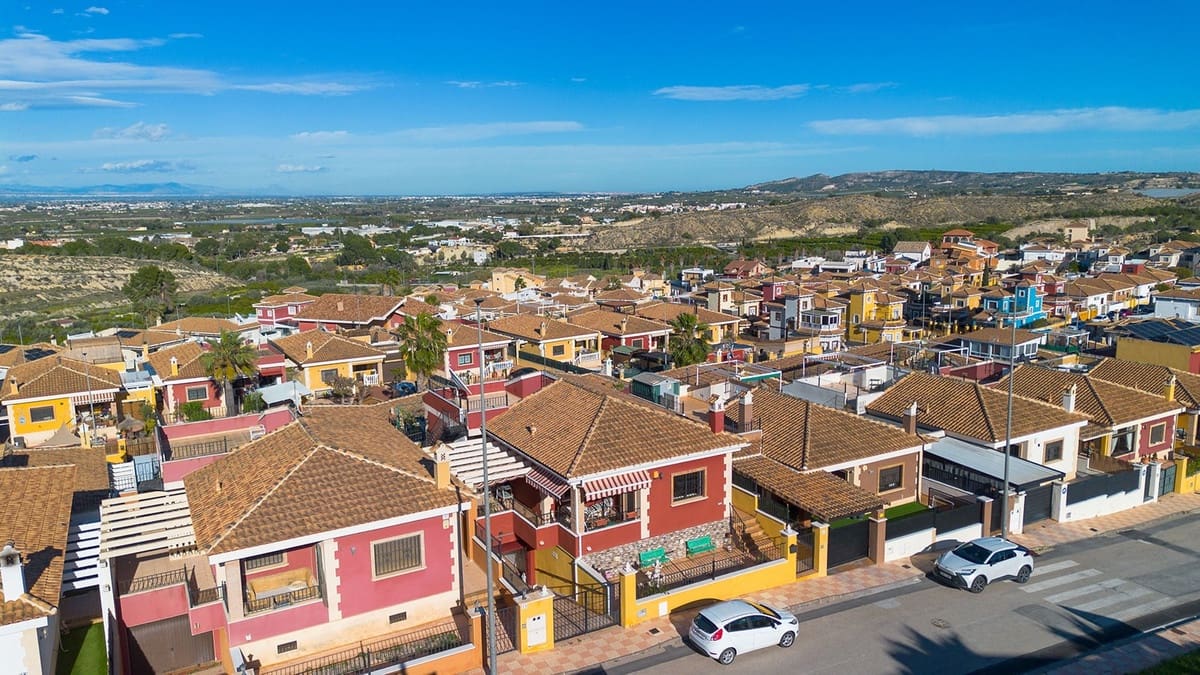 3 slaapkamer Villa te koop in Bigastro met garage - € 249.900 (Ref: 9626018)