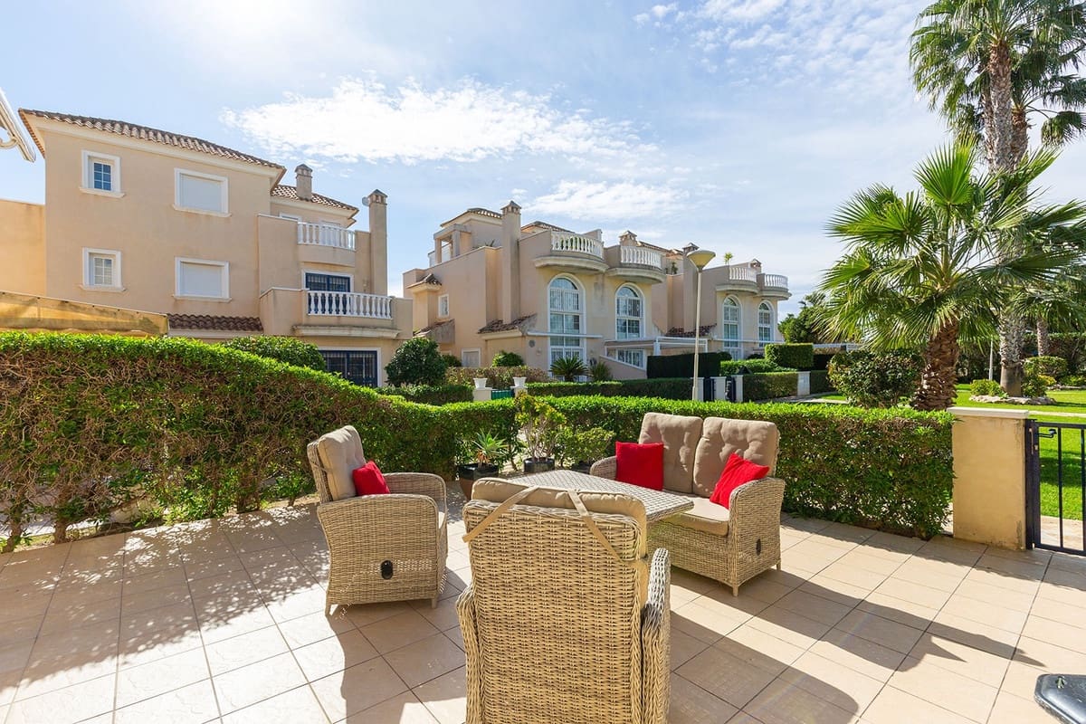 2 makuuhuone Huvila myytävänä paikassa Guardamar del Segura mukana uima-altaan - 250 000 € (Ref: 9626019)