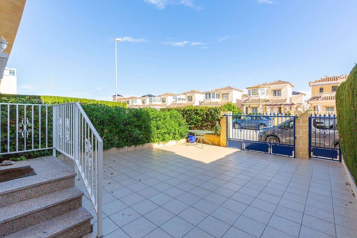 2 makuuhuone Huvila myytävänä paikassa Guardamar del Segura mukana uima-altaan - 250 000 € (Ref: 9626019)