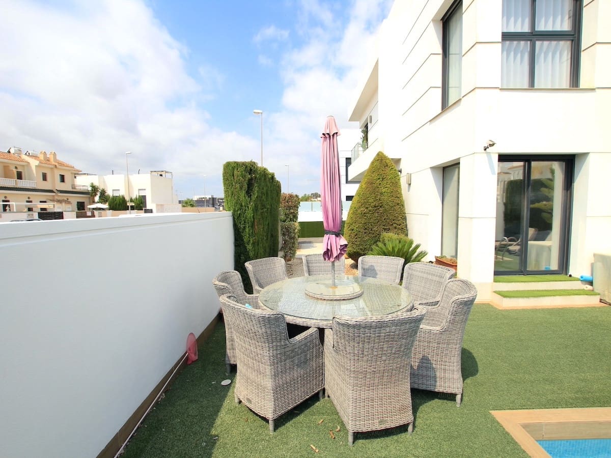 4 bedroom Villa for sale in Rojales - € 549,000 (Ref: 9626023)