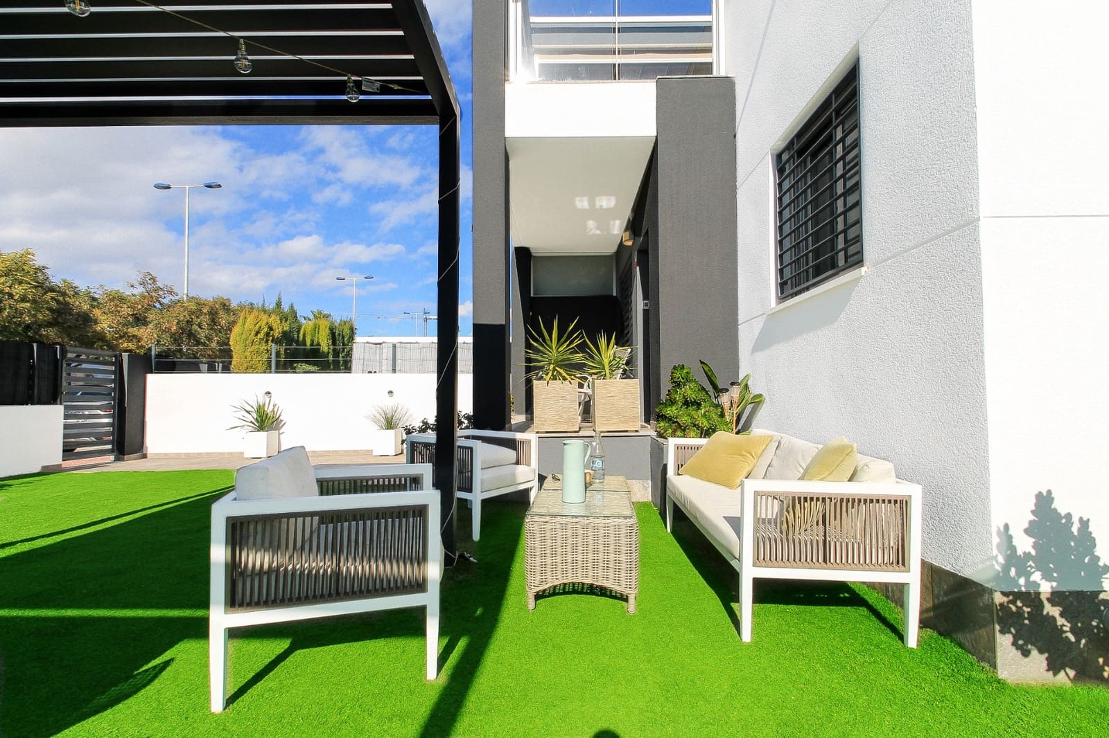 Casa de 2 habitaciones en Torrevieja en venta con piscina garaje - 339.000 € (Ref: 9626044)